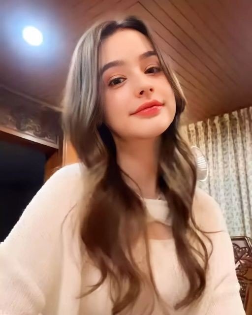 Simple cute girl pic Simple cute girl pic