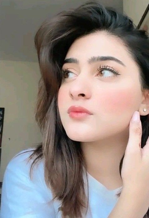 Simple cute girl pic Simple cute girl pic
